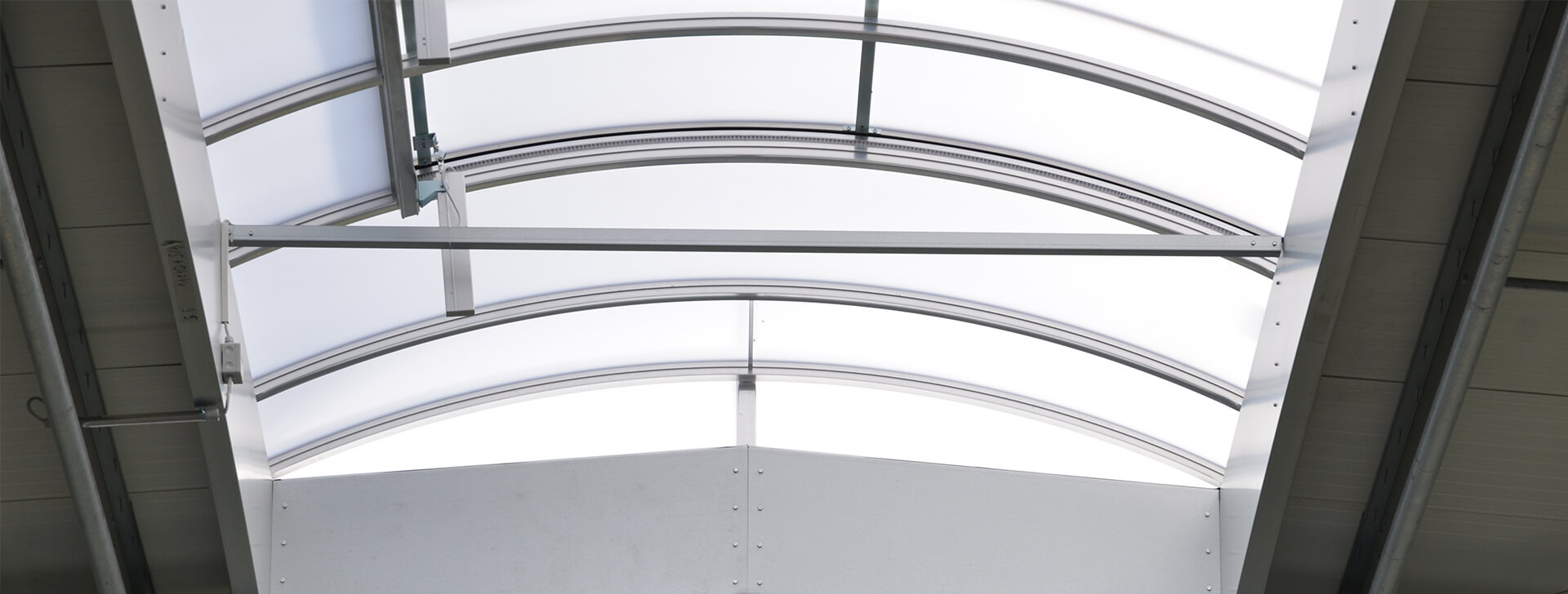 Střešní větrací a prosvětlovací systémy - Komerční a průmyslové stavby - WOLF System