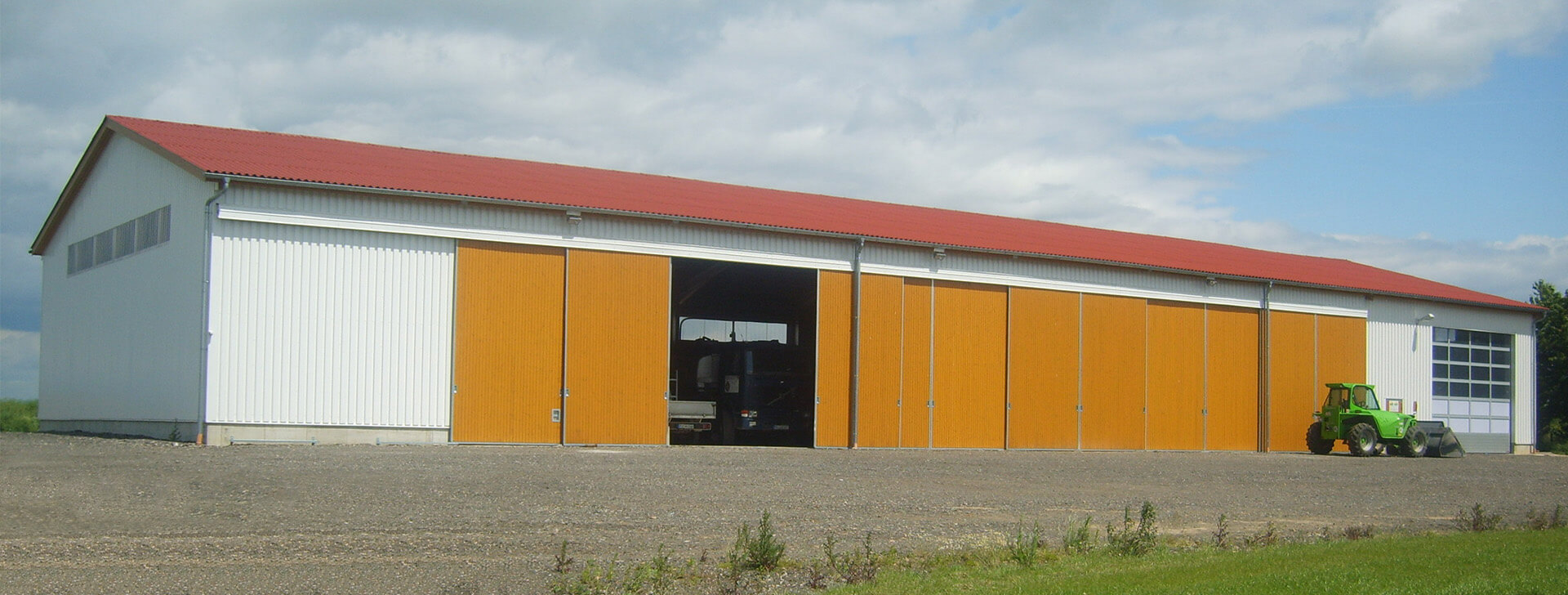 Haly pro zemědělskou techniku  - Haly a skladovací prostory - WOLF System