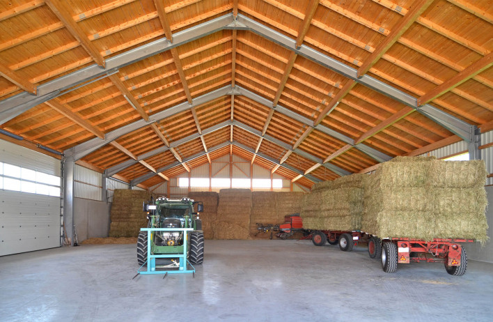 Haly pro zemědělskou techniku  - Haly a skladovací prostory - WOLF System