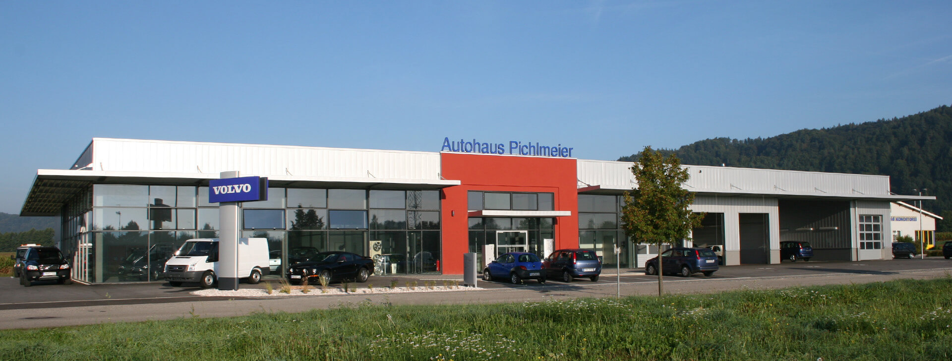 Autocentra a dílny - Komerční budovy - WOLF System